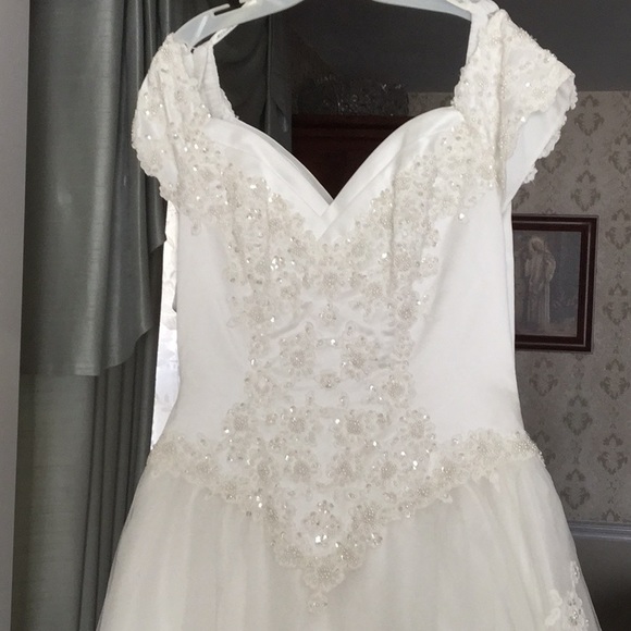 🎉Host Pick🎉💗💗Wedding Dress -Never Worn - Picture 6 of 6